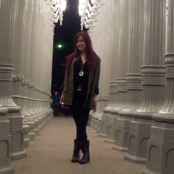 Meet your Posher, Jenny - Picture 1 of 2